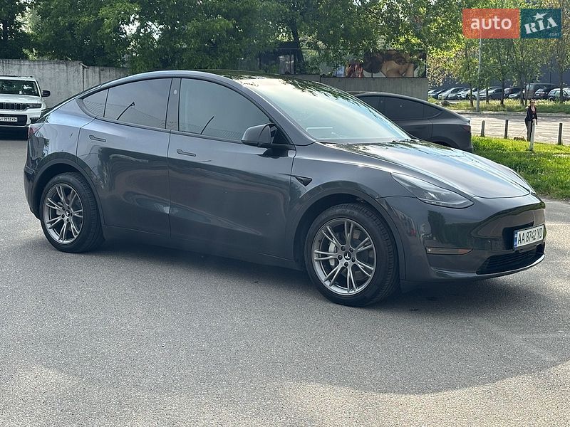 Позашляховик / Кросовер Tesla Model Y 2024 в Києві