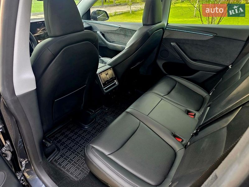 Внедорожник / Кроссовер Tesla Model Y 2025 в Киеве
