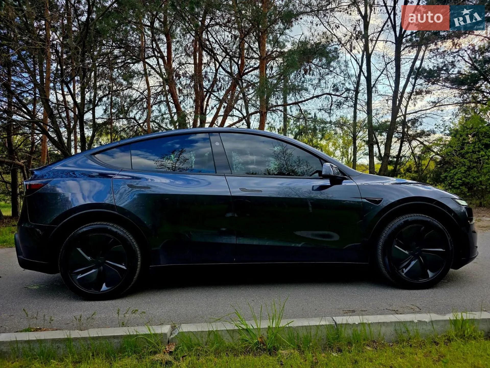 2025 Tesla Model Y - мініатюра 7