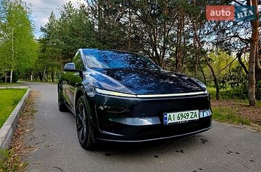 Внедорожник / Кроссовер Tesla Model Y 2025 в Киеве