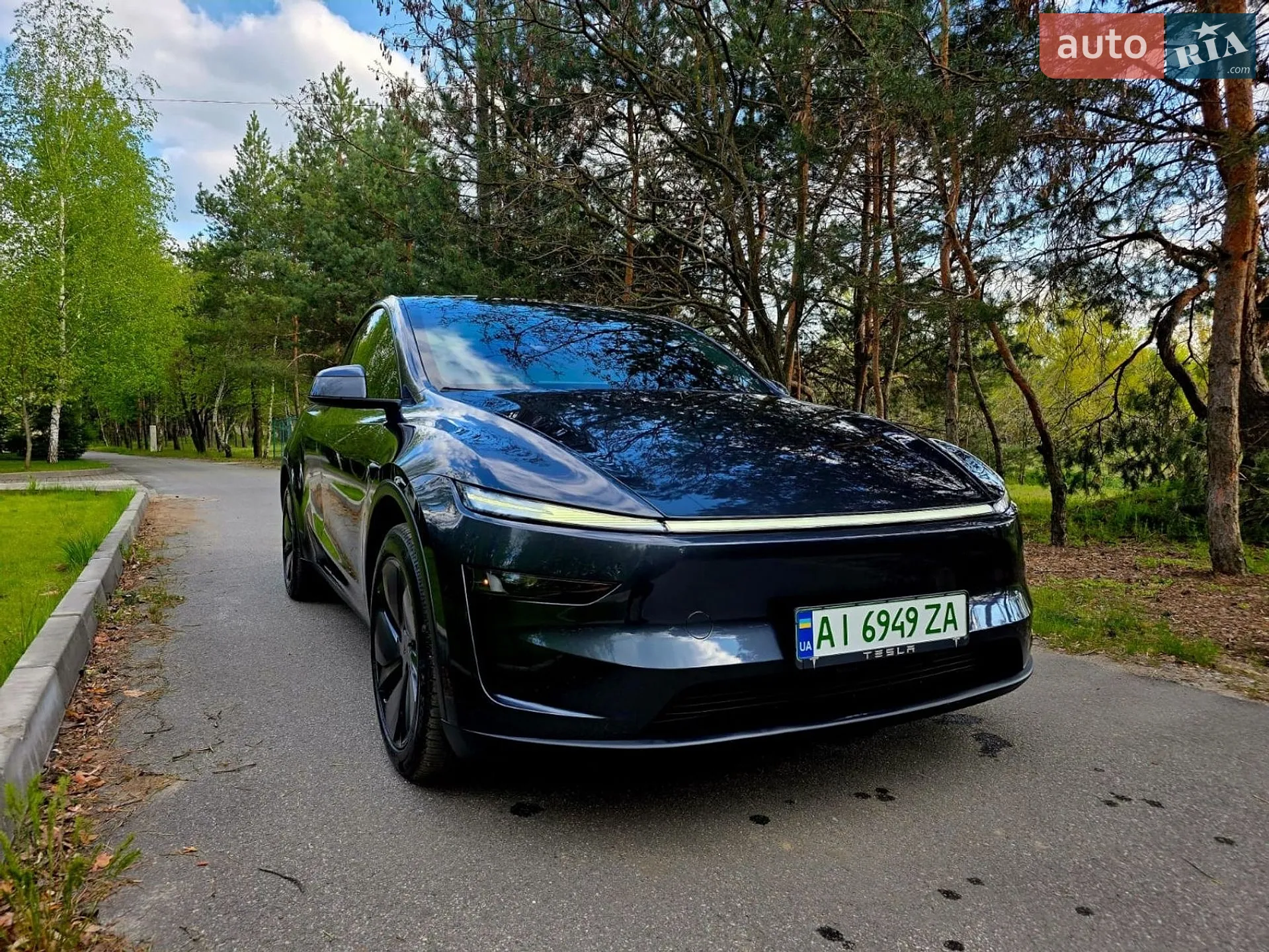 2025 Tesla Model Y - мініатюра 8