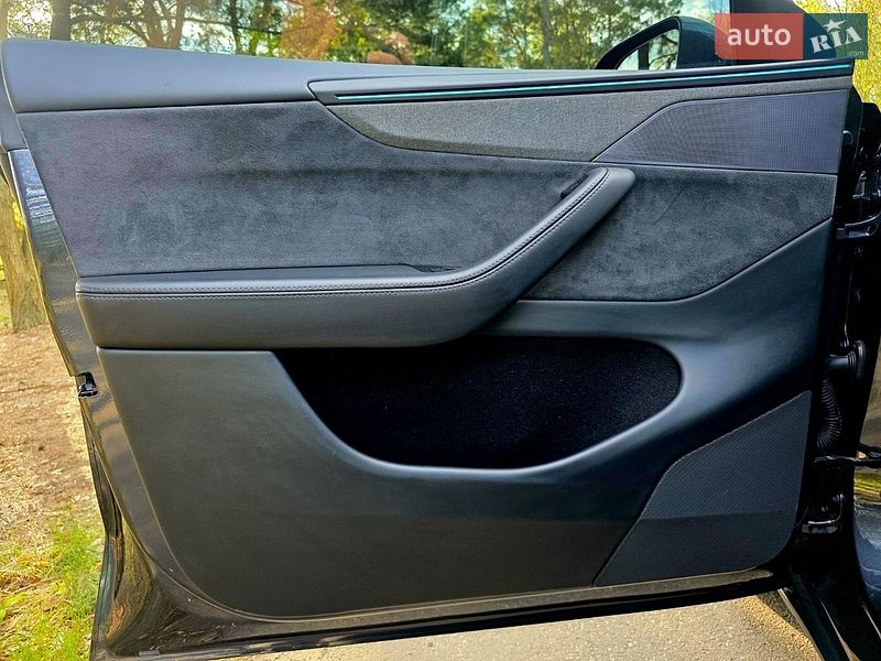 Внедорожник / Кроссовер Tesla Model Y 2025 в Киеве