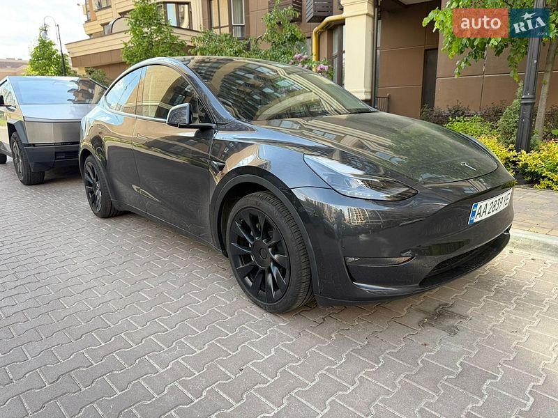 Tesla Model Y 2024