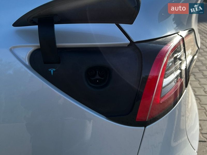 Позашляховик / Кросовер Tesla Model Y 2020 в Тлумачі