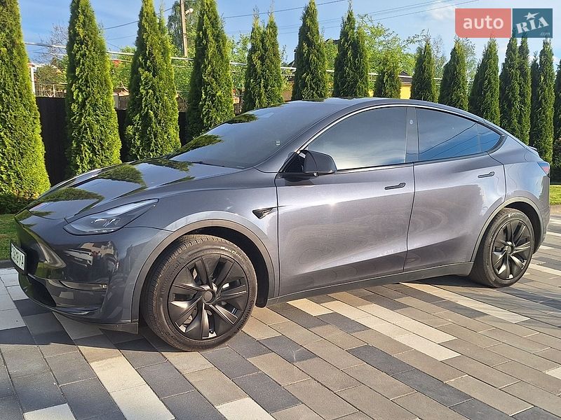 Tesla Model Y 2023