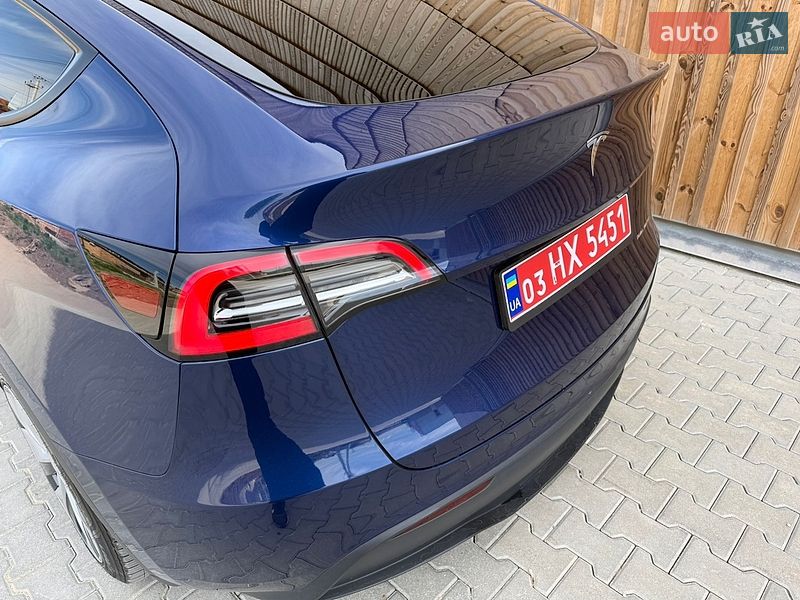 Внедорожник / Кроссовер Tesla Model Y 2023 в Львове