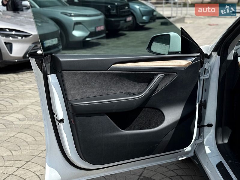 Позашляховик / Кросовер Tesla Model Y 2024 в Одесі
