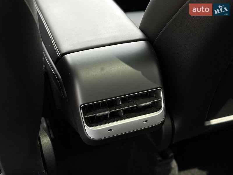 Позашляховик / Кросовер Tesla Model Y 2024 в Одесі