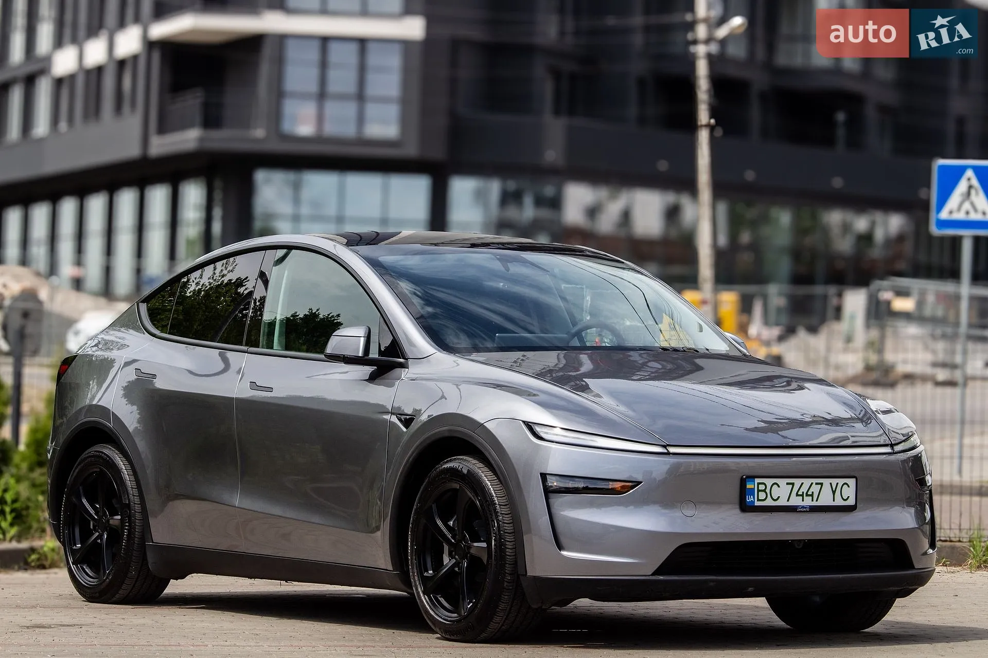 2025 Tesla Model Y - мініатюра 2