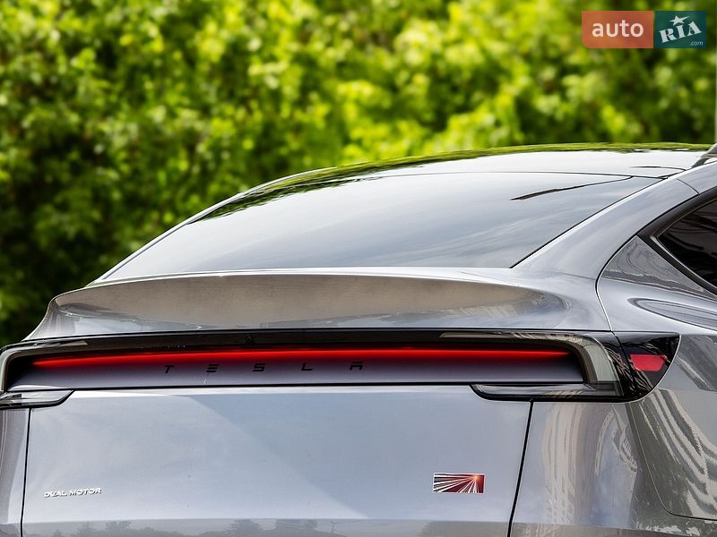 Внедорожник / Кроссовер Tesla Model Y 2025 в Львове