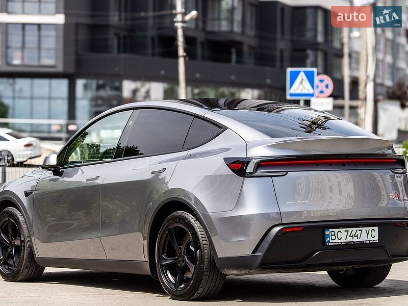 Внедорожник / Кроссовер Tesla Model Y 2025 в Львове