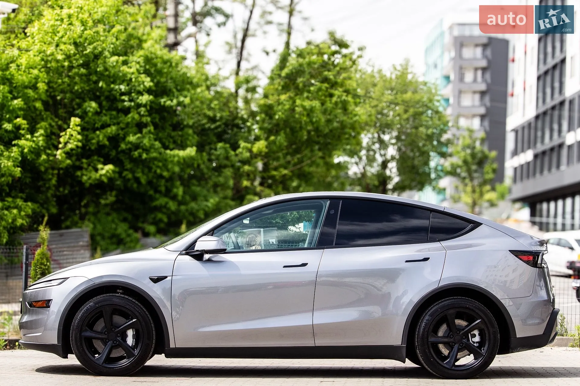 2025 Tesla Model Y - мініатюра 24