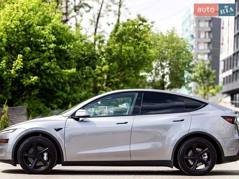 Внедорожник / Кроссовер Tesla Model Y 2025 в Львове