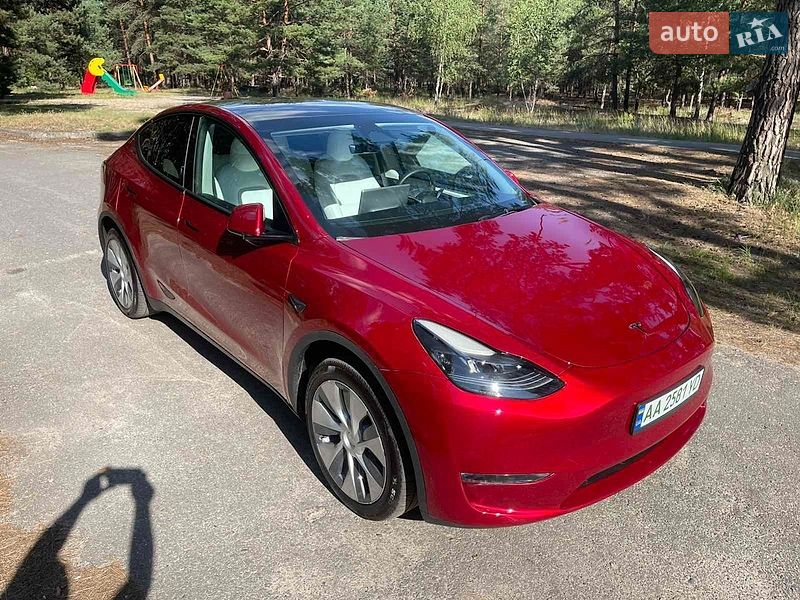Внедорожник / Кроссовер Tesla Model Y 2024 в Киеве