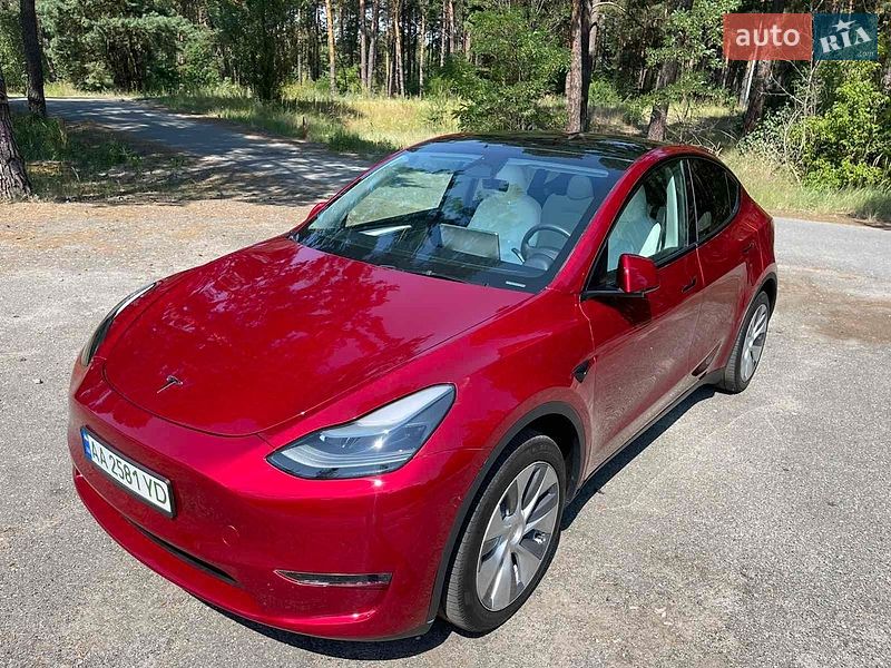 Tesla Model Y 2024