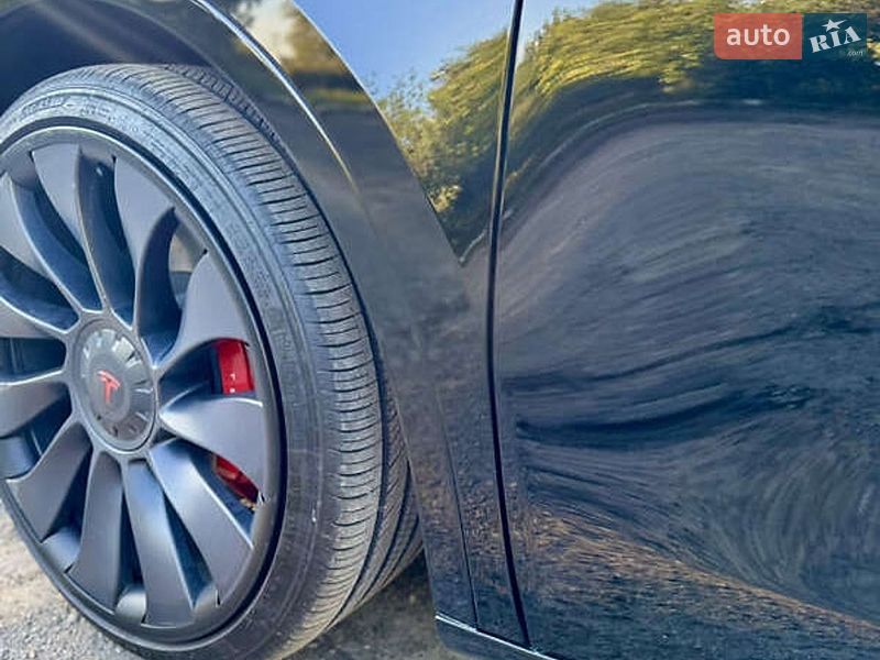 Позашляховик / Кросовер Tesla Model Y 2024 в Києві
