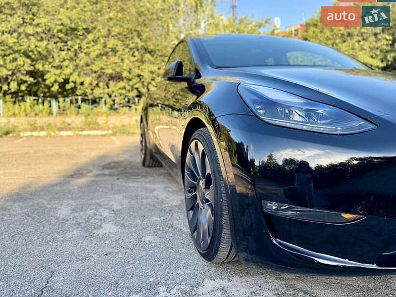 Позашляховик / Кросовер Tesla Model Y 2024 в Києві