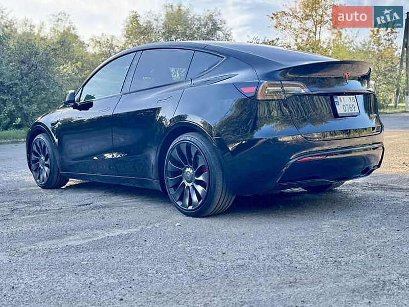 Позашляховик / Кросовер Tesla Model Y 2024 в Києві