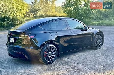 Позашляховик / Кросовер Tesla Model Y 2024 в Києві