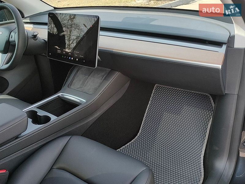 Внедорожник / Кроссовер Tesla Model Y 2025 в Киеве