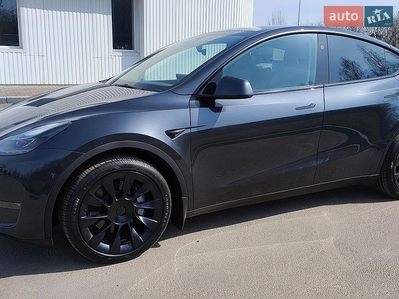 Tesla Model Y 2025 Tesla Model Y 2025