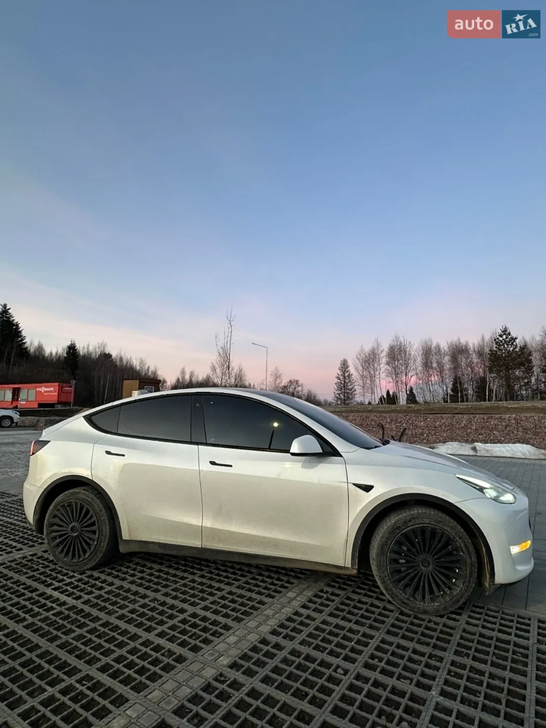 2020 Tesla Model Y - мініатюра 3