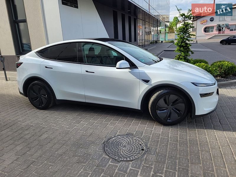Внедорожник / Кроссовер Tesla Model Y 2025 в Ровно