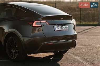 Внедорожник / Кроссовер Tesla Model Y 2024 в Ровно