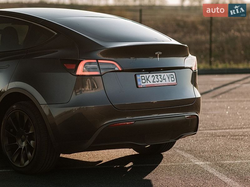 Внедорожник / Кроссовер Tesla Model Y 2024 в Ровно