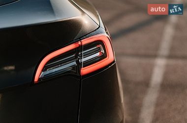 Внедорожник / Кроссовер Tesla Model Y 2024 в Ровно