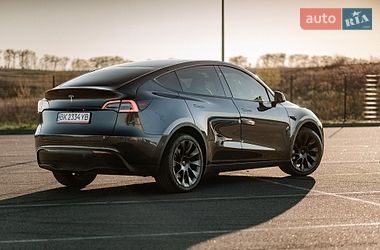 Внедорожник / Кроссовер Tesla Model Y 2024 в Ровно