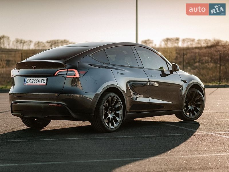 Внедорожник / Кроссовер Tesla Model Y 2024 в Ровно
