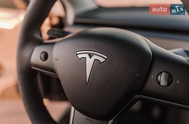 Внедорожник / Кроссовер Tesla Model Y 2024 в Ровно