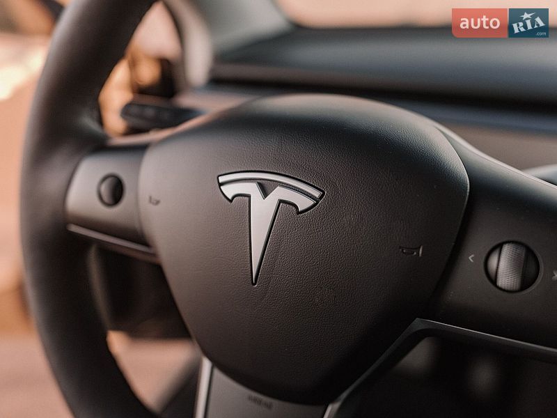 Внедорожник / Кроссовер Tesla Model Y 2024 в Ровно