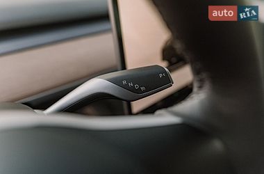 Внедорожник / Кроссовер Tesla Model Y 2024 в Ровно