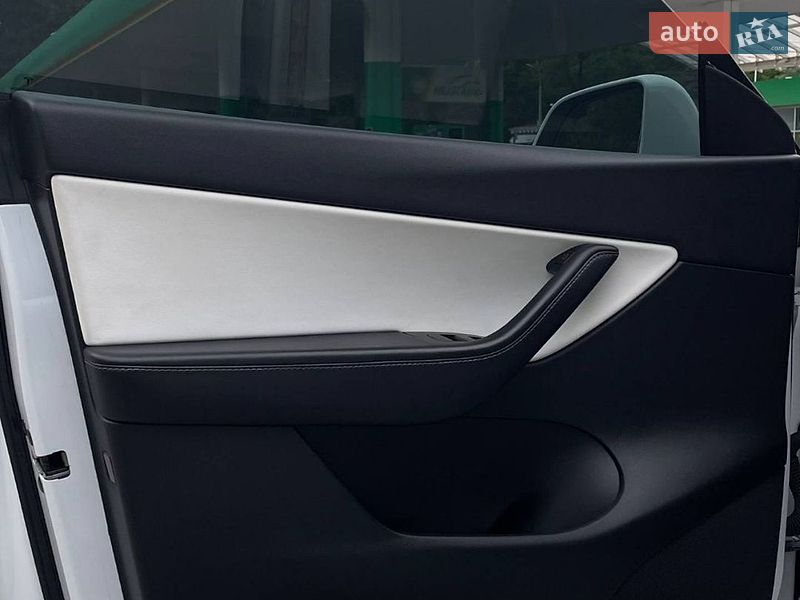 Внедорожник / Кроссовер Tesla Model Y 2021 в Киеве