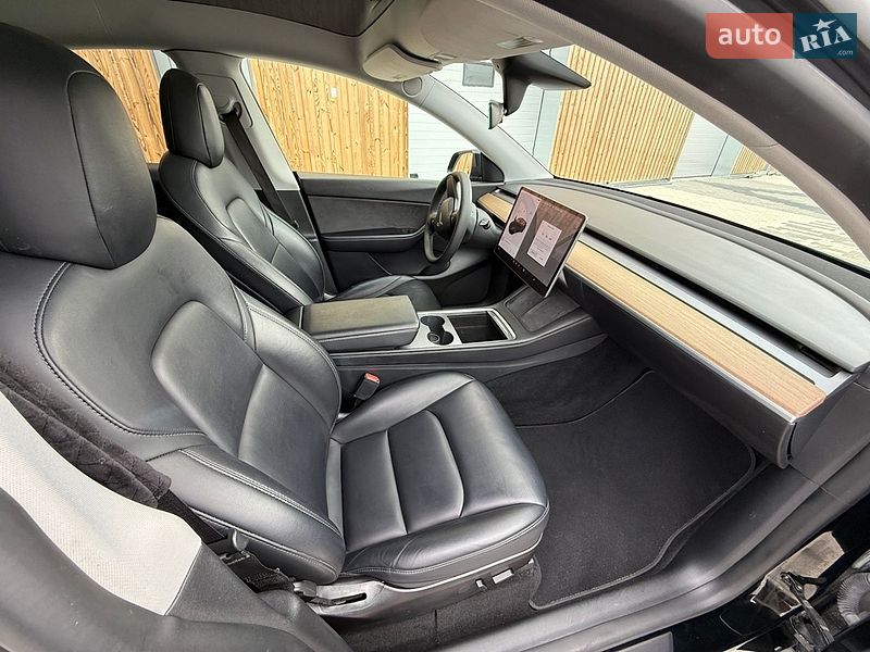 Внедорожник / Кроссовер Tesla Model Y 2021 в Львове