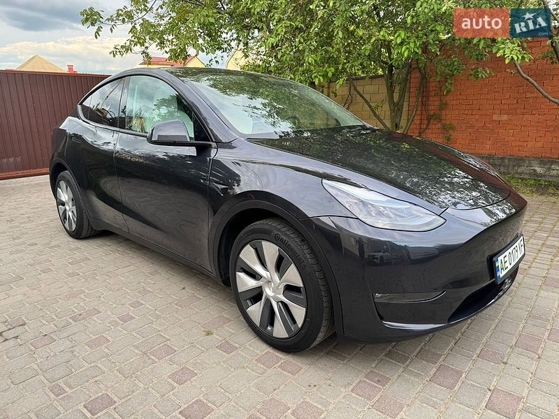 Tesla Model Y 2024