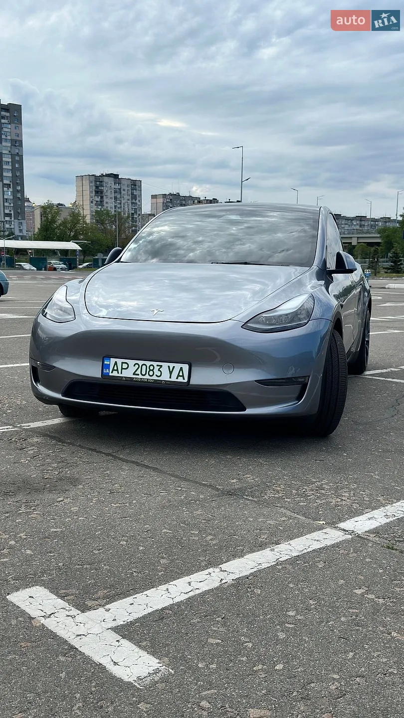2024 Tesla Model Y - фото 1