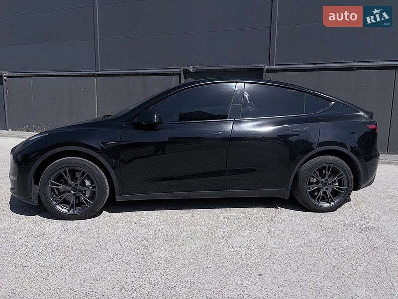 Позашляховик / Кросовер Tesla Model Y 2025 в Києві