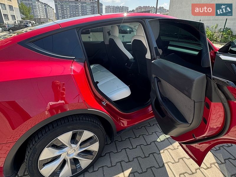 Позашляховик / Кросовер Tesla Model Y 2022 в Івано-Франківську