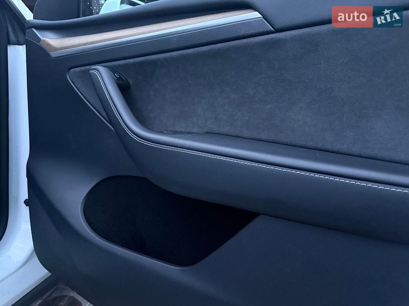 Внедорожник / Кроссовер Tesla Model Y 2023 в Виннице