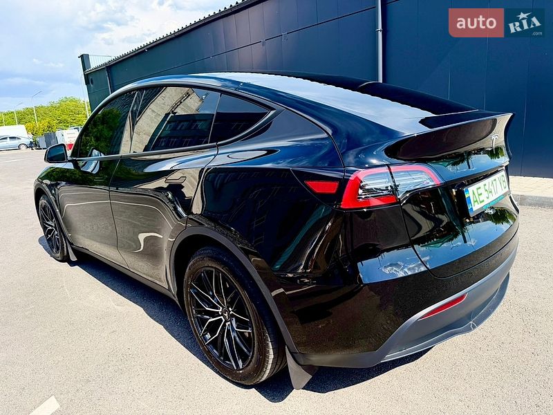 Позашляховик / Кросовер Tesla Model Y 2025 в Дніпрі