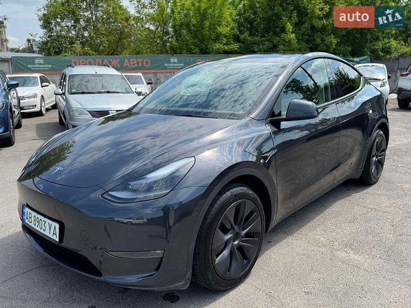 Tesla Model Y 2024