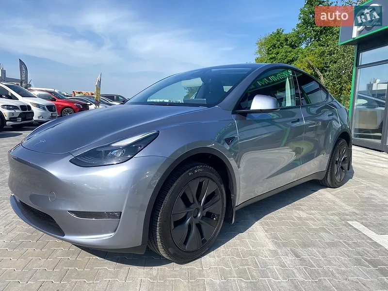 Tesla Model Y 2024