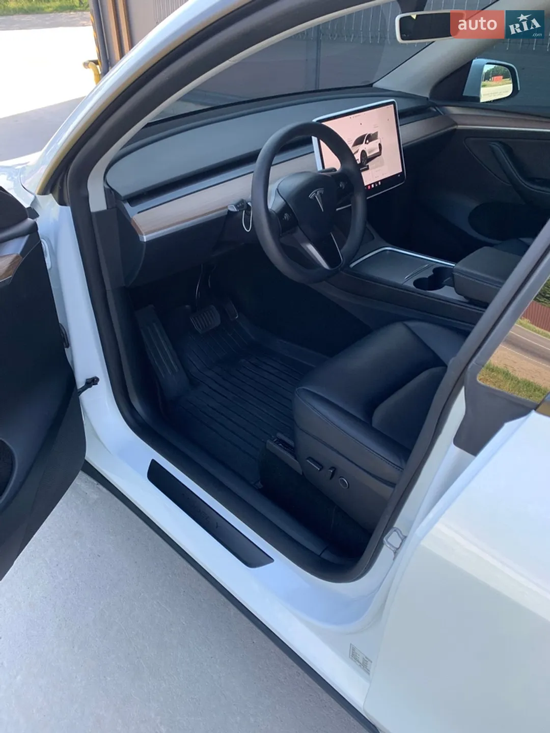 2024 Tesla Model Y - мініатюра 11