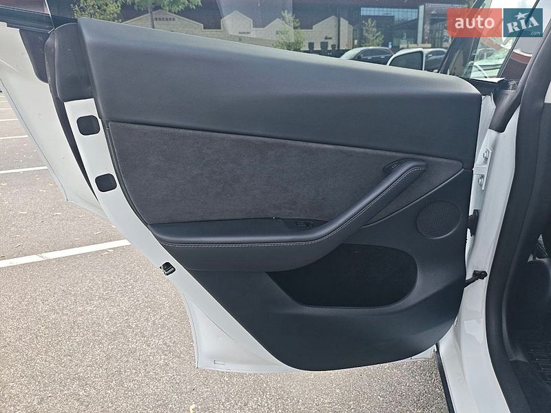 Позашляховик / Кросовер Tesla Model Y 2023 в Києві фото 20 Позашляховик / Кросовер Tesla Model Y 2023 в Києві