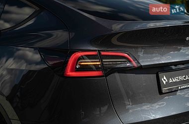 Позашляховик / Кросовер Tesla Model Y 2020 в Чернівцях