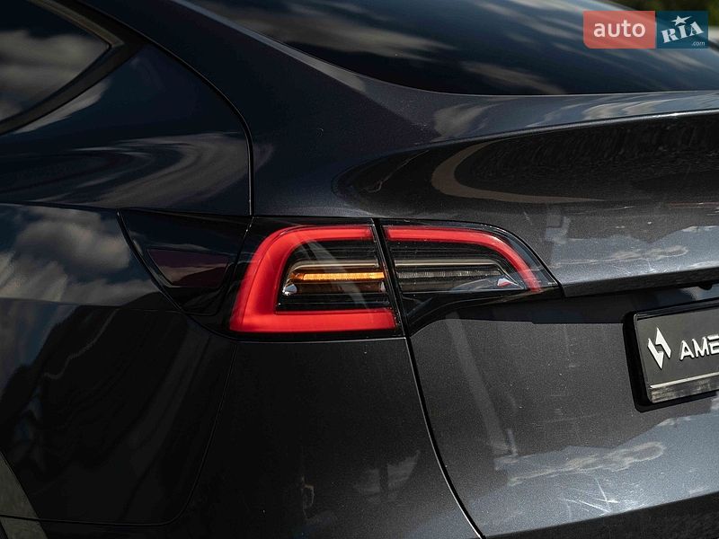 Позашляховик / Кросовер Tesla Model Y 2020 в Чернівцях
