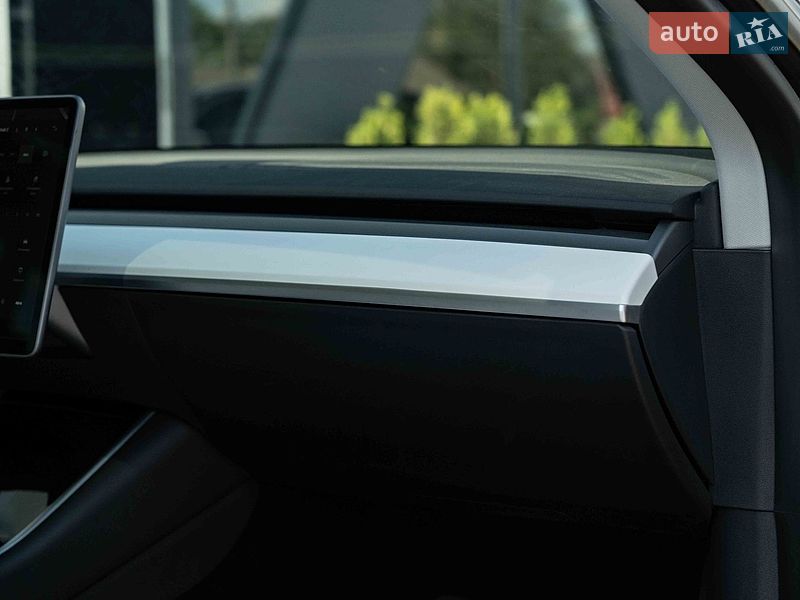 Позашляховик / Кросовер Tesla Model Y 2020 в Чернівцях